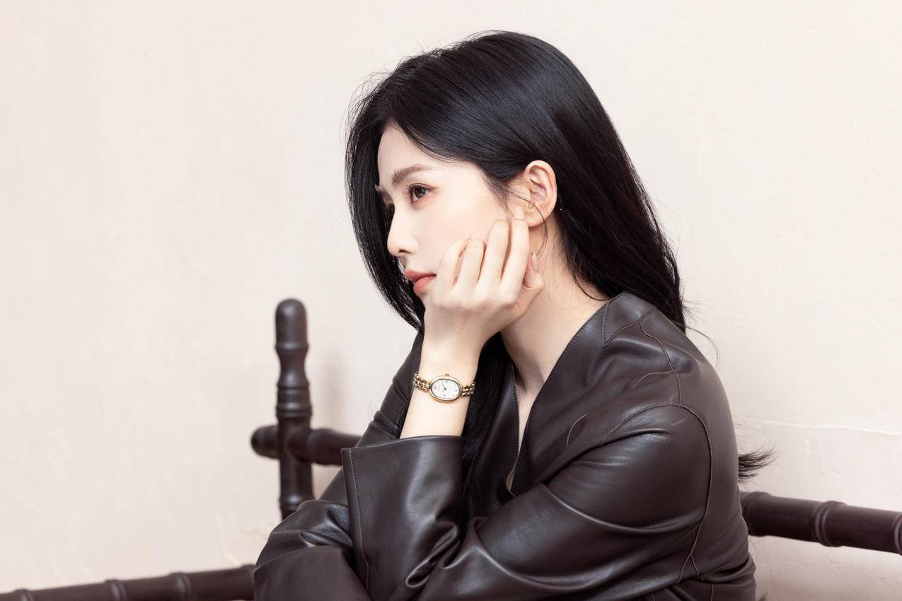 白鹿 侧脸 高清美女 4K电脑壁纸 3840x2560