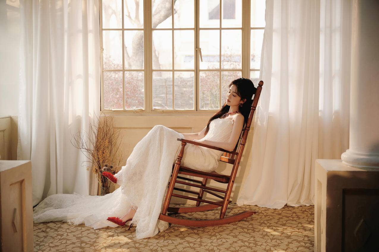 白鹿 居家 白色长裙子 5K美女壁纸