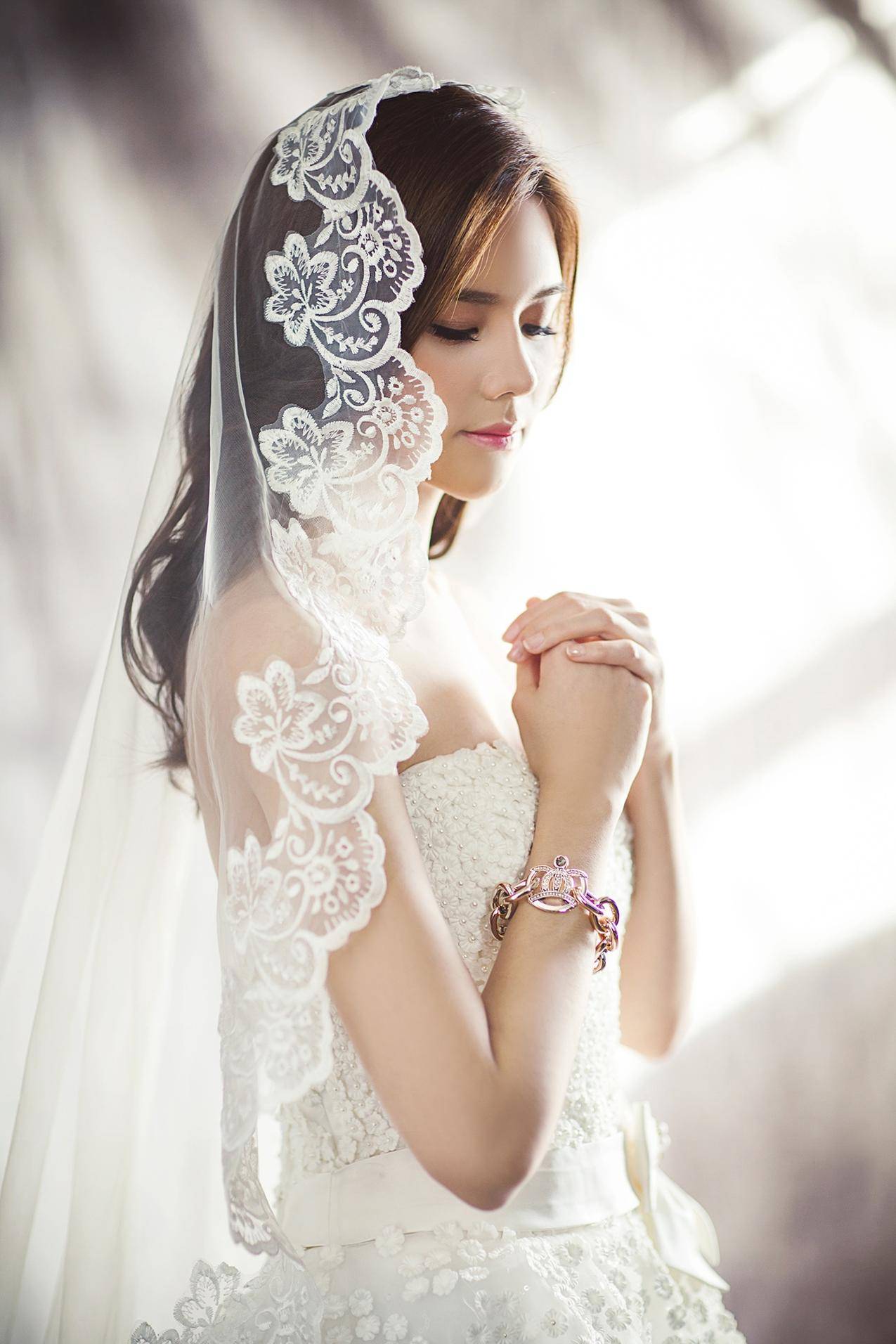 婚纱礼服,时尚,年轻的新娘,侧面,面纱,白色的裙子,祈祷,手机壁纸