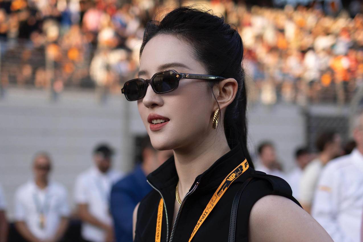 刘亦菲黑色墨镜4K美女壁纸3840x2560