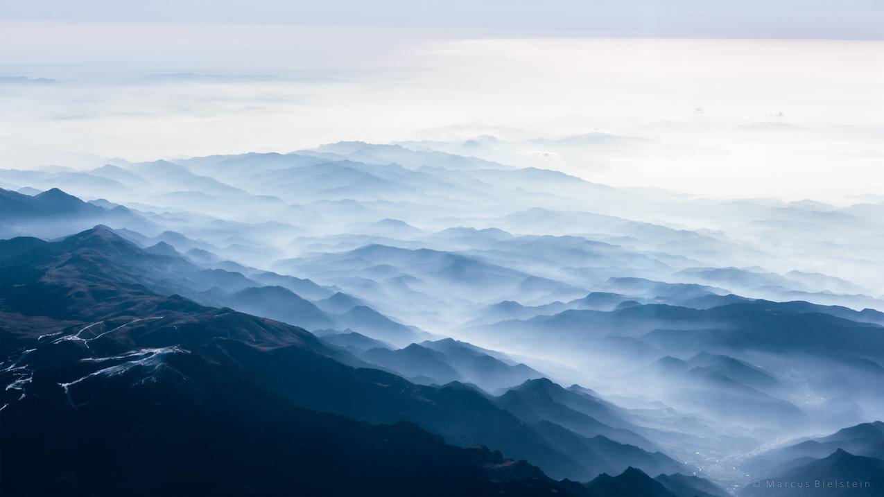 云追逐阿尔卑斯山,4k风景高清壁纸