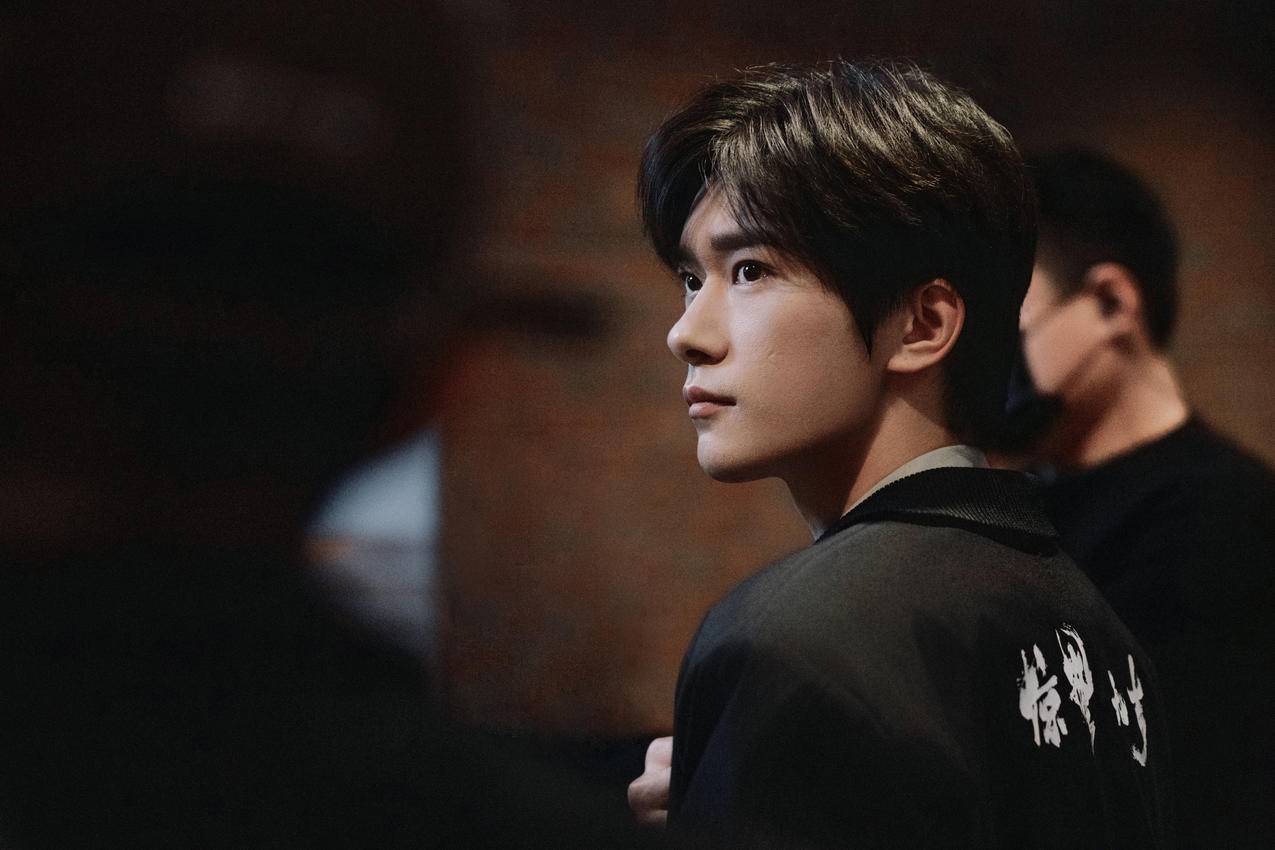 易烊千玺 电影《惊蛰无声》4K高清壁纸 3840x2560