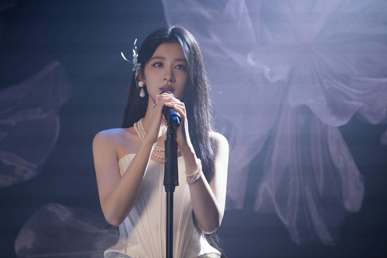 王楚然星河予你 白色裙子 4K美女壁纸 3840x2560