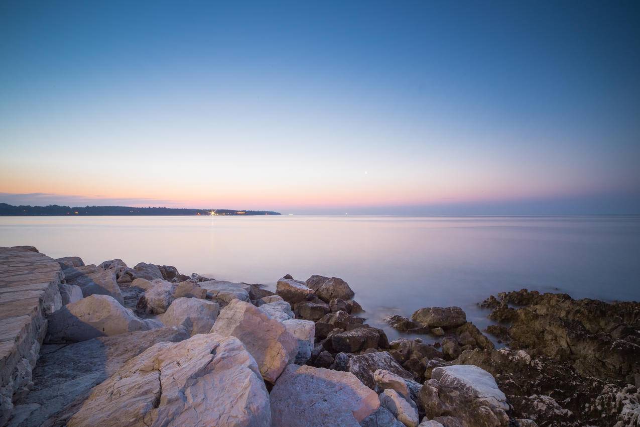 美丽的日落,海边的岩石,4k风景高清壁纸