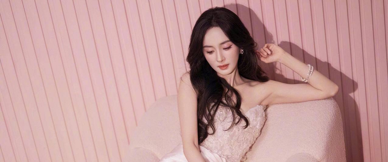 粉色裙子养眼美女杨幂3440x1440带鱼屏壁纸