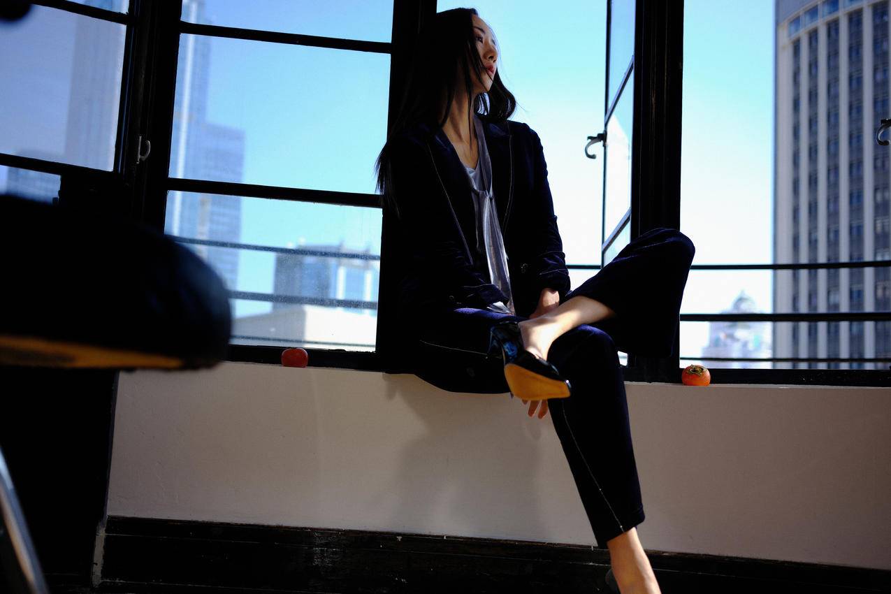 黑色格调美女韩雪4k壁纸3840x2560