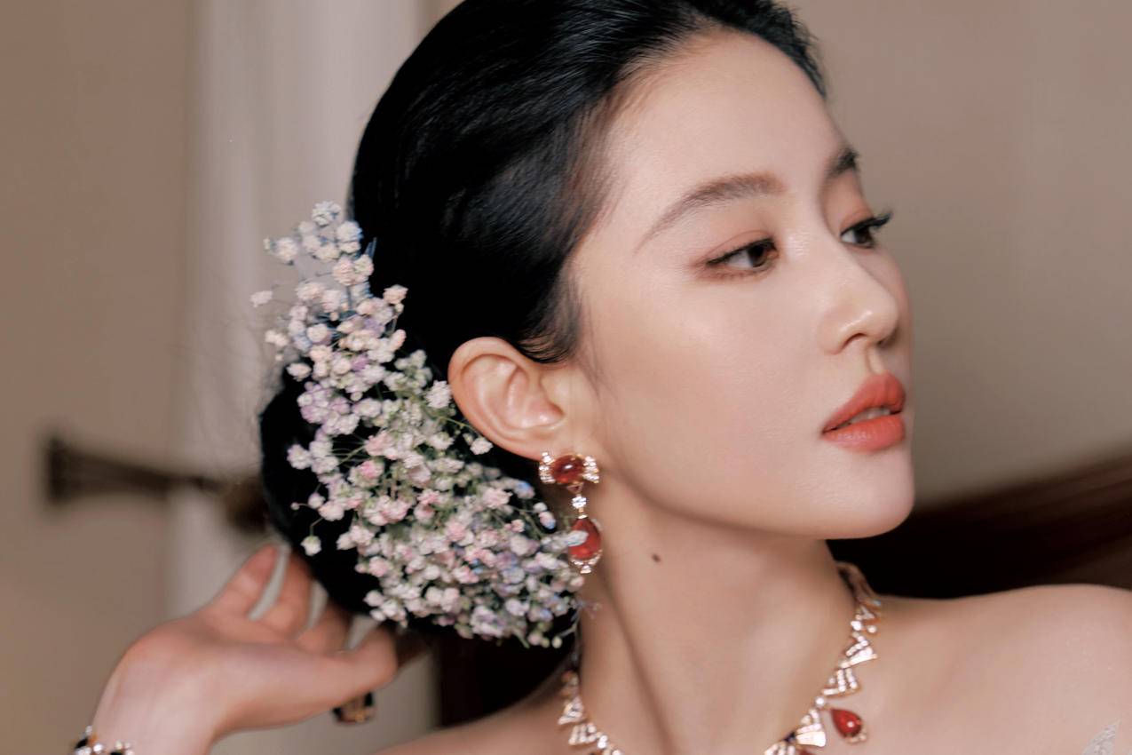 刘亦菲 头饰 花 侧脸 高清4K美女壁纸3840x2560