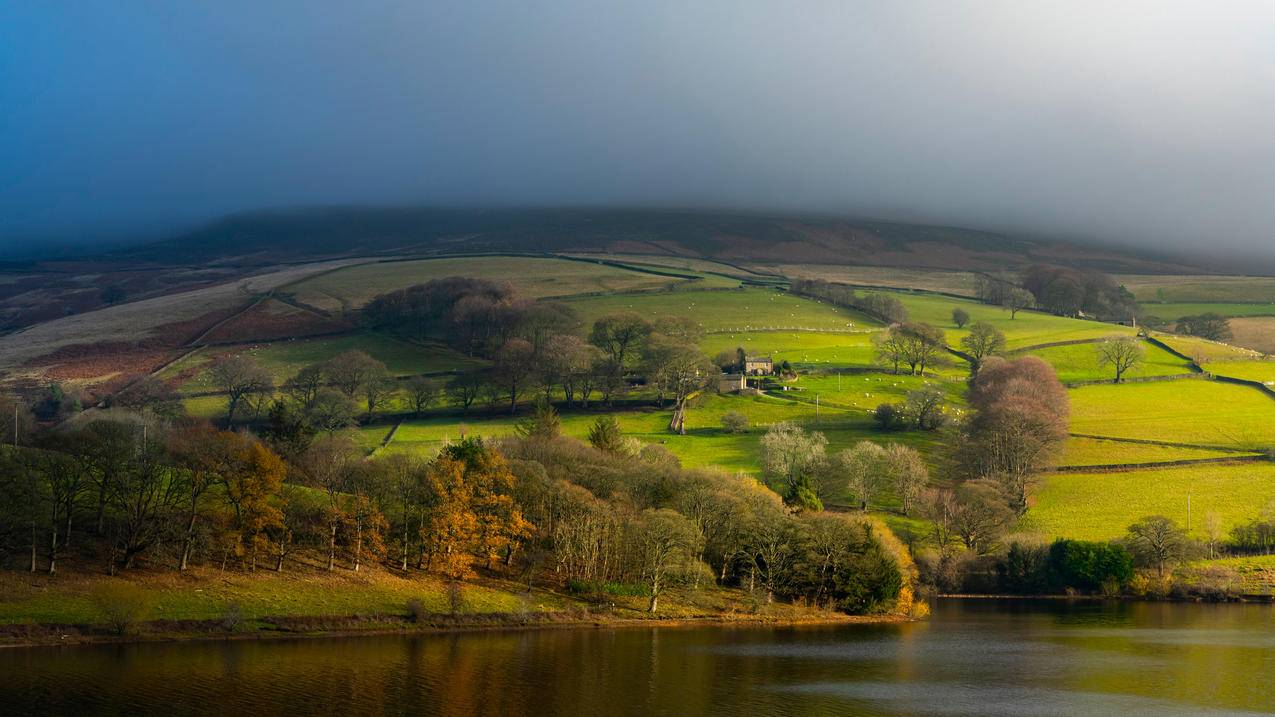 早晨农舍 农场 田野 河流 房屋 绵羊 山丘 树林 4K高清风景壁纸3840x2160