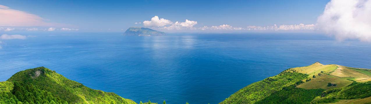 海洋 岛屿 海岸 树木 天空 云 5120x1440超高清风景壁纸